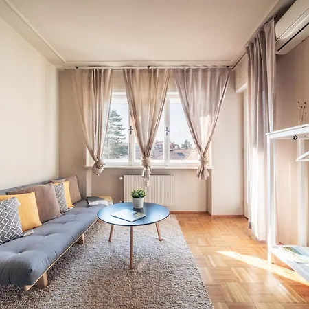 Domus Apartment